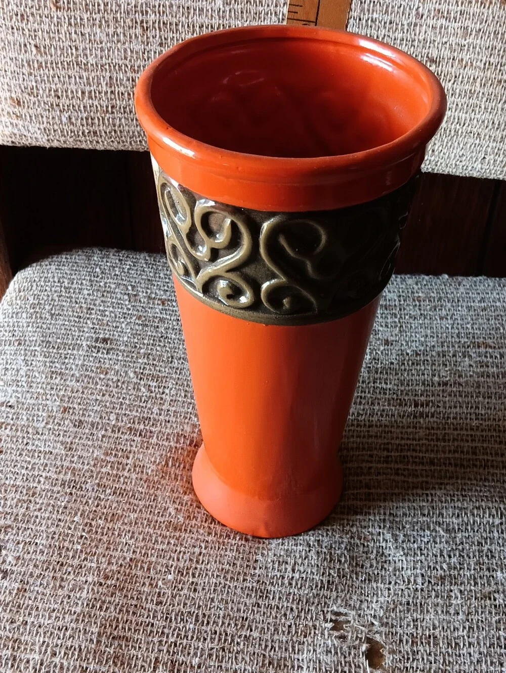 VINTAGE BEAUTIFUL DECORATIVE PORCELAIN VASE.HEIGHT 9